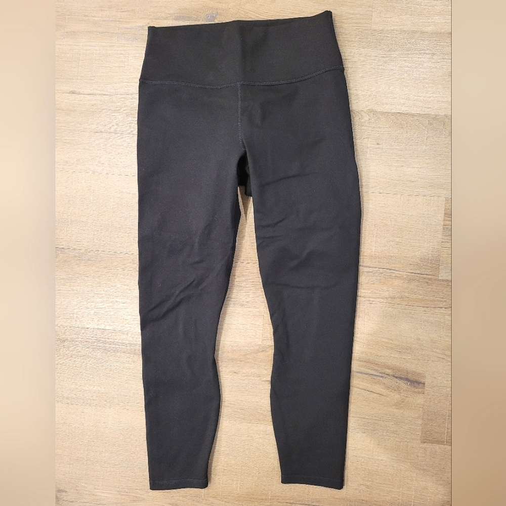 NWT Black PowerHold Fabletics Leggings size Medium 7/8 length